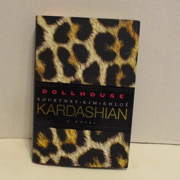 Dollhouse The Kardashians Small Black White Reading Book - Picture 1 of 5